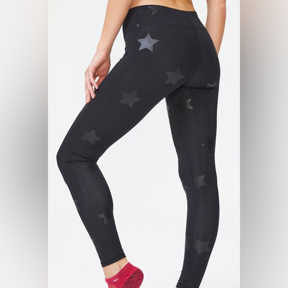 Terez Uplift Leggings in Black Tonal Star Foil with Tall Band in Size M